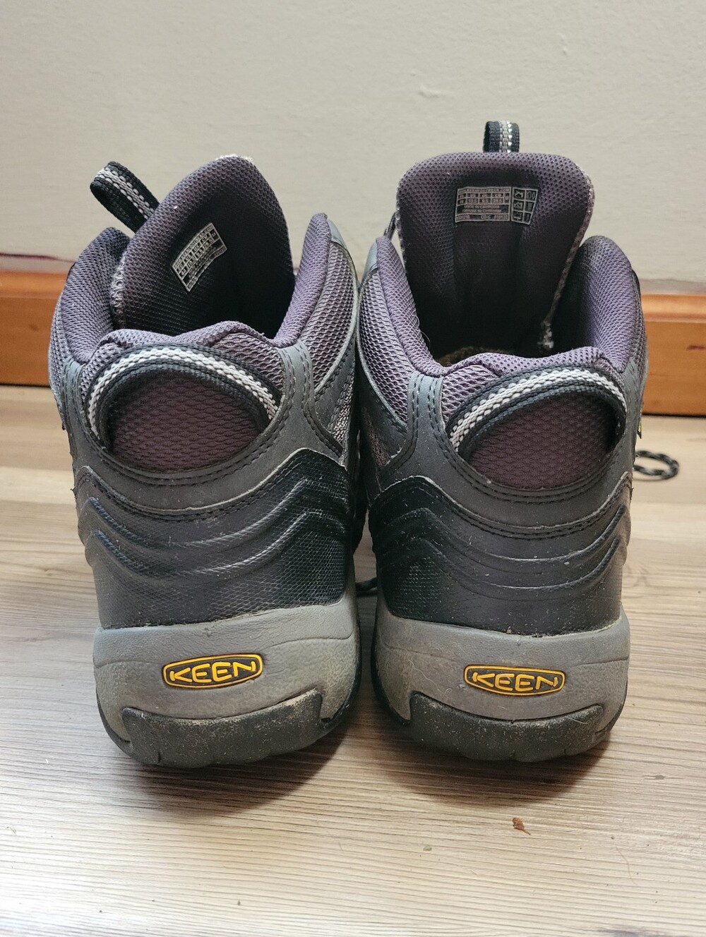 Keen Waterproof Hiking Boots - Picture 4 of 8